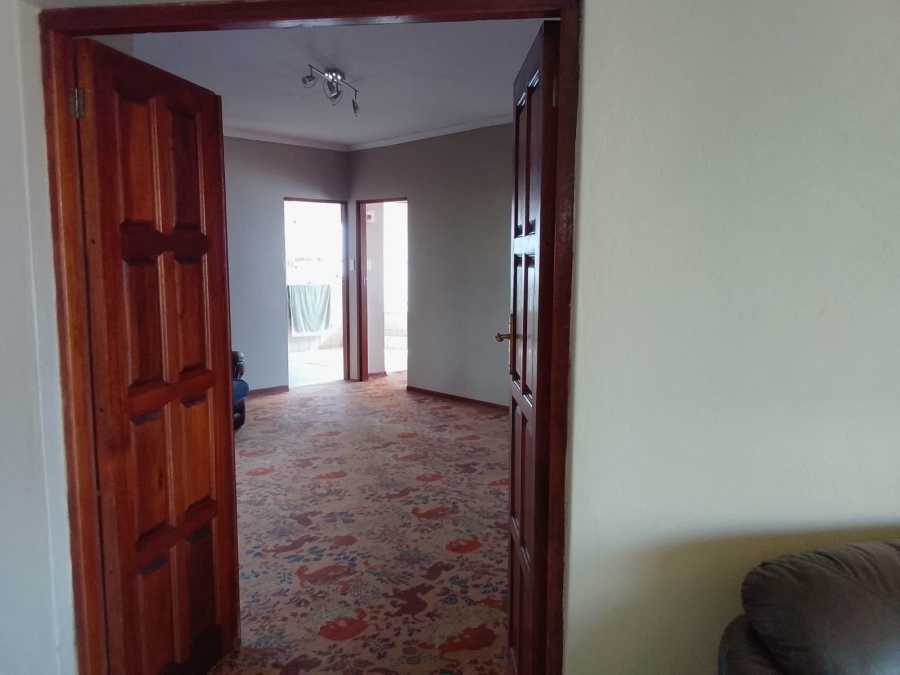 To Let 4 Bedroom Property for Rent in Safari Gardens North West